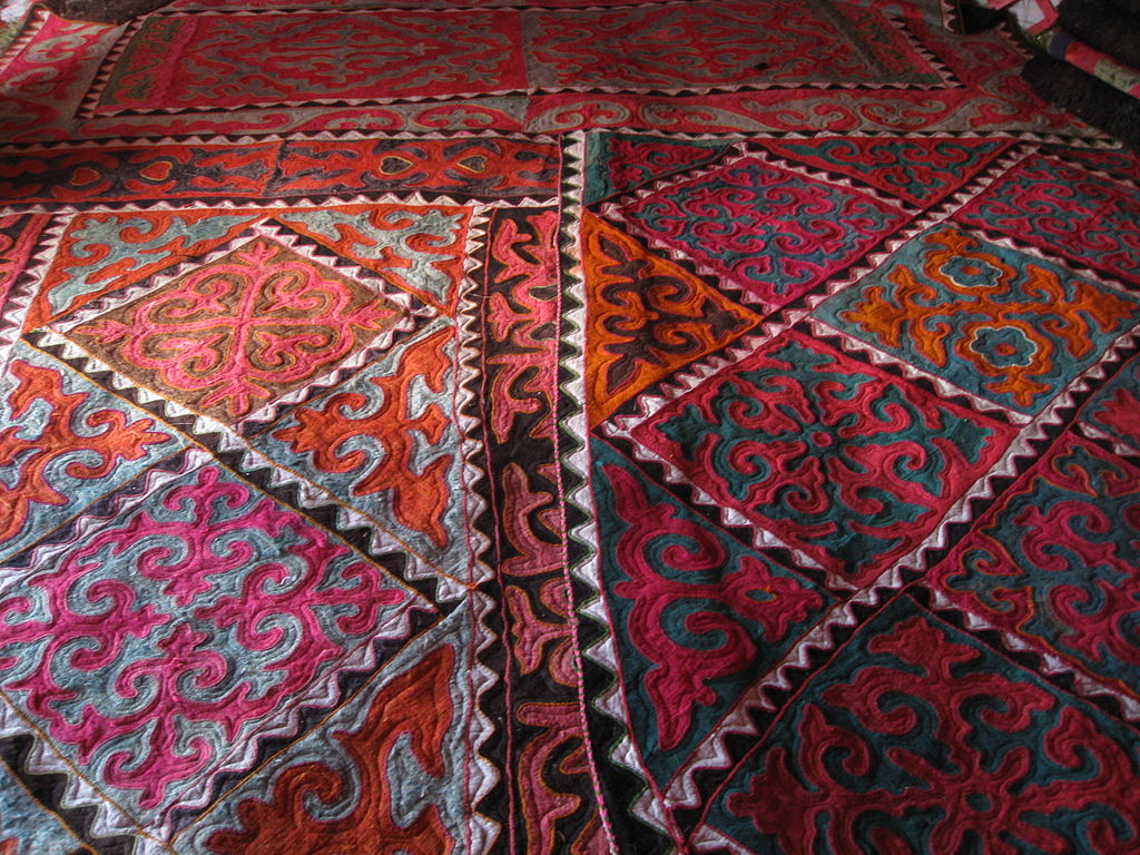 Kyrgyz design felt rugs IMPAKTER