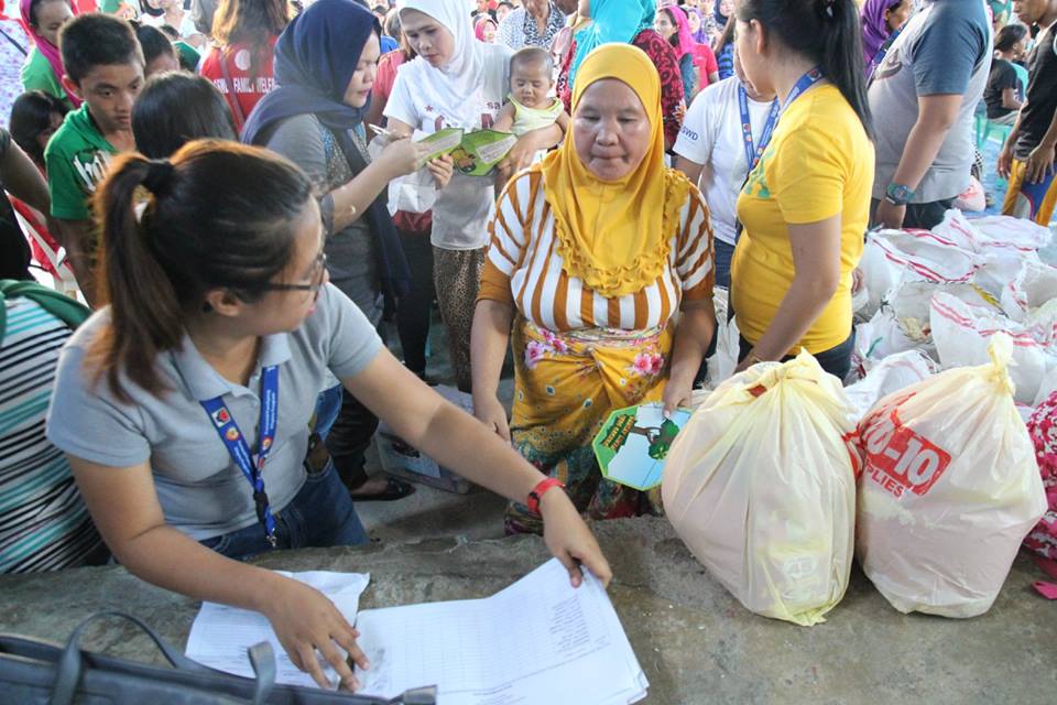 Marawi_crisis_evacuees_in_Iligan