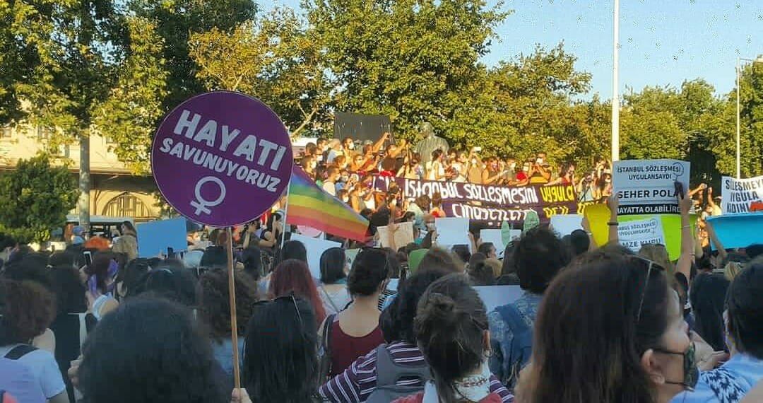 feminists protesting in Turkey against gender-based violence