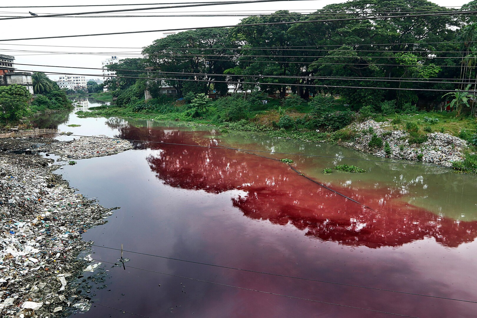river pollution in dhaka, bangladesh