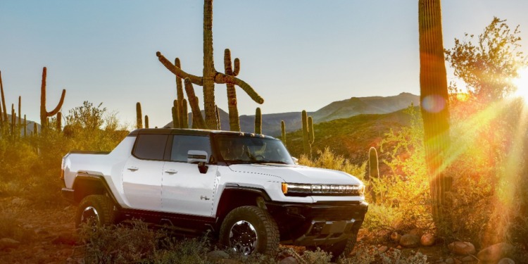 The 2022 GMC HUMMER EV Pickup’s Adaptive Air Suspension can raise the suspension by approximately 6 inches to help the truck navigate all obstacles.