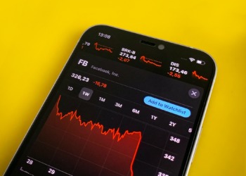 Stocks Plummet as Fitch Downgrades US Credit Rating