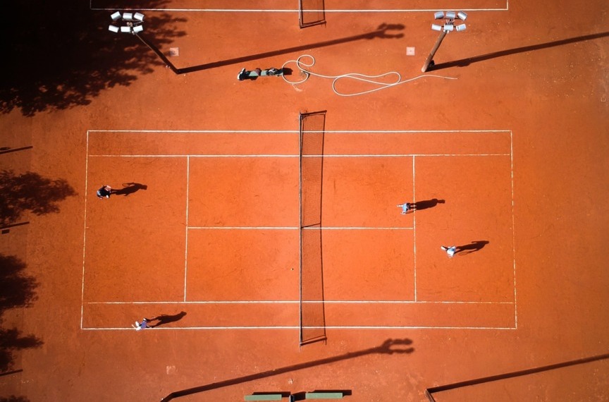 ESG news on LONGi’s solar partnership with the ATP Tour promotes sustainability in tennis, aiming to reduce the carbon footprint of sporting events.