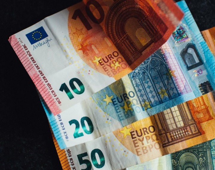 ESG news regarding investors urging the EU to keep green rules, New Zealand’s new emission targets, Amazon and Iberdrola’s renewables deal, Shell’s North Sea project halted