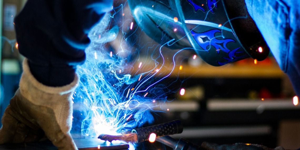 ESG news regarding chemical industry regulations, green market growth, french amendments to sustainability reporting, 36 companies responsible for half of 2023 global co2 emissions