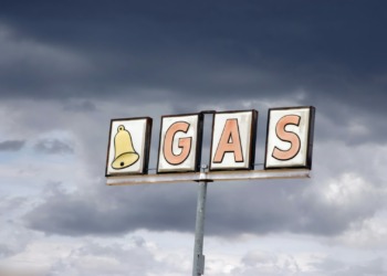 ESG News regarding Petronas’ potential business deals with Commonwealth LNG, High costs of climate disasters in 2025, Amazon-backed Glacier raises funds to deploy recycling robots, Pioneering carbon capture startup to decarbonise diesel freight trains.