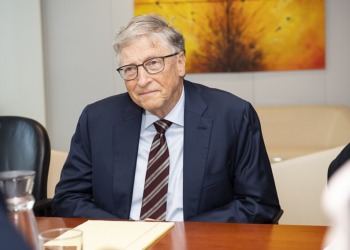 ESG news regarding Bill Gates to give away wealth by 2045, JP Morgan appoints green banking leader, Google to eliminate 25,000 tonnes of GHG, NOAA ends extreme weather database