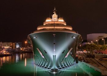 Tech Meets Luxury: Innovations in the Yacht Charter Industry