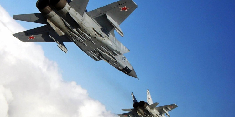 Two Russian MiG31 flying in front of one another.