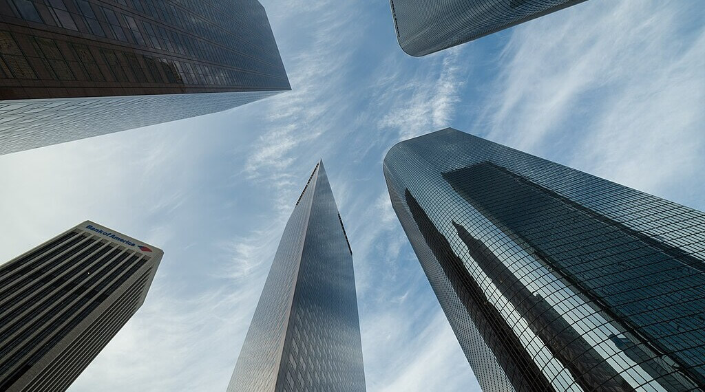 ESG and global news featuring the collapse of the Net-Zero Banking Alliance, India’s cancellation of rushed solar tenders, Thai industry calls for climate action, and the cement sector’s new net-zero initiative