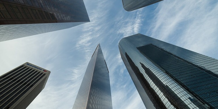 ESG and global news featuring the collapse of the Net-Zero Banking Alliance, India’s cancellation of rushed solar tenders, Thai industry calls for climate action, and the cement sector’s new net-zero initiative