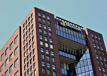 ESG News regarding Microsoft’s wind power deal with Iberdrola in Spain, OECD and EPO findings on the quantum sector’s maturation, SBTi’s pilot of a net-zero standard for power companies, and the European Commission’s proposed expansion of the Carbon Border Adjustment Mechanism.