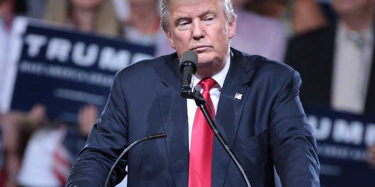 ESG News regarding U.S. court overturning Trump wind freeze, EU approving a 90% emissions cut target, OECD warning about SME artificial intelligence gaps, and the EU Commission supporting Poland’s first nuclear plant.