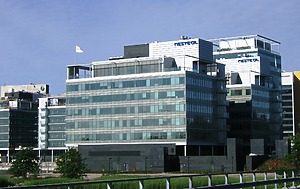 ESG News regarding the UK unemployment rate rising to a four-year high, oil prices drop below $60 amid Russia-Ukraine peace talks, water and wheat supplies crisis in Iraq, and Neste pushes back its climate targets 