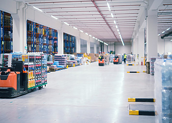 Warehousing done with robots helping with building an efficient supply chain.