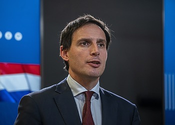 EU confirms UK goods will face carbon border levy until emissions markets are linked