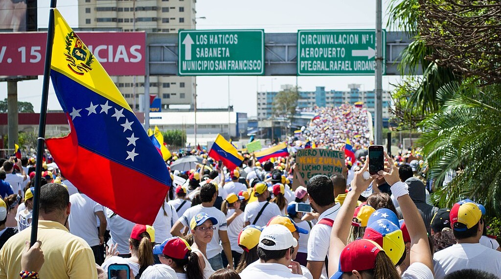 ESG News regarding Trump’s push for Venezuelan oil, the impact of Venezuelan oil on the environment, Kawasaki’s new liquid hydrogen ship, and China’s new reporting requirements