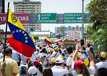 ESG News regarding Trump’s push for Venezuelan oil, the impact of Venezuelan oil on the environment, Kawasaki’s new liquid hydrogen ship, and China’s new reporting requirements