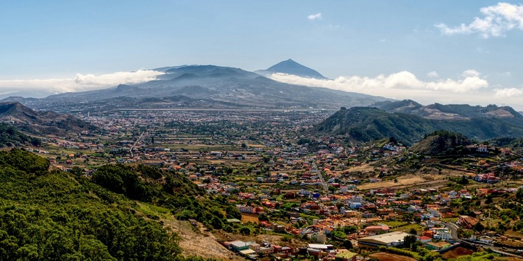 ESG News regarding U.S. lifting more sanctions on Venezuela, Egypt securing $1.8 billion renewable energy deals, U.S. pushing G7 allies to reduce reliance on China for critical minerals, richest 1% exceeding annual carbon share in just 10 days.