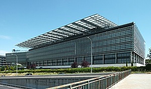 ESG news regarding Trump pausing global tariff increase, U.S. Supreme Court hearing oil companies’ appeal in Boulder climate lawsuit, Sam Altman defending AI energy use, and Endesa unveiling €10.6 billion plan to strengthen Spain’s power grids