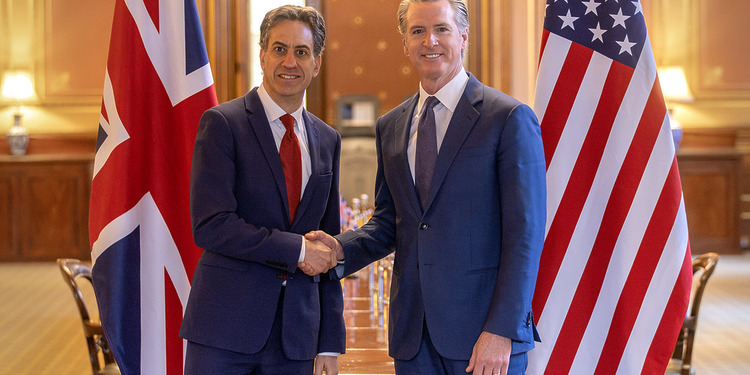 ESG News regarding Trump criticizing Newsom over UK green energy agreement, new analysis questioning the climate benefits of AI, EU greenlighting €1.04 billion Danish programme to reduce farm emissions and restore wetlands, and Santos winning court case over alleged misleading net-zero claims.