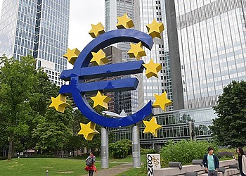 ESG News regarding Trump’s move to dismantle vehicle regulation; ESB acting against unsustainable banks; Solar and wind energy becoming expensive; Strikes in Kenya