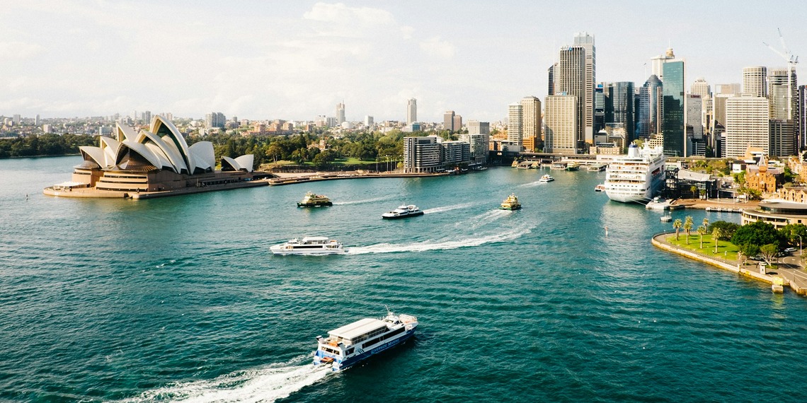 ESG news regarding Australia’s revised carbon capture project under new environmental laws, India accelerating renewable energy amid gas supply disruptions, Nigeria facing rising fuel prices despite new refining capacity, and European airlines surpassing sustainable aviation fuel targets.