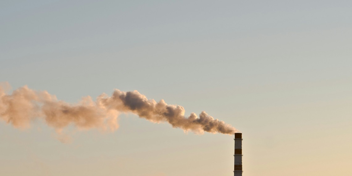 ESG news regarding G7 dealing with the energy crisis, EU working on Emissions Trending System, US suspicious rare earth mineral deals, and European airlines surpassing sustainable aviation fuel targets.