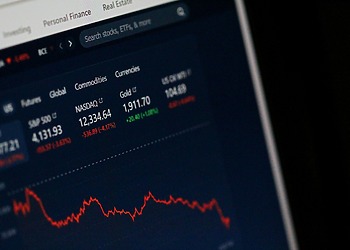 Asia Shares Slide as Gulf War Fears Push Oil and Inflation Risks Higher