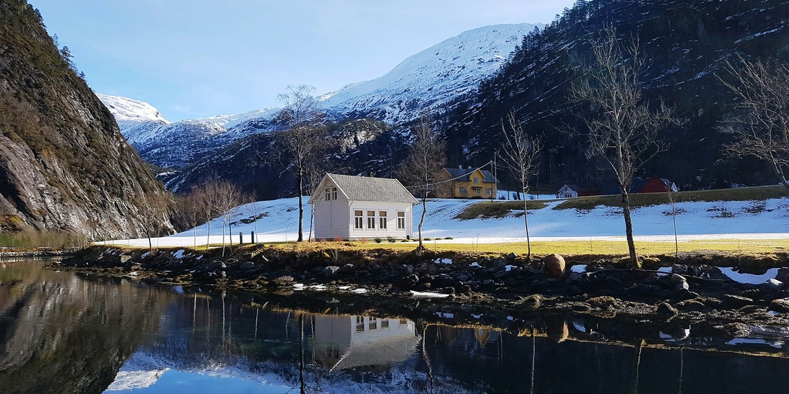 ESG news regarding Norway’s dwindling hydropower reserves, Trump’s claims about the Strait of Hormuz, Neoen launching France’s biggest battery, and the UK’s shift to wind and solar