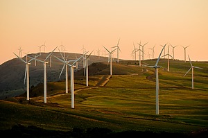 ESG news regarding a new Dutch lawsuit against Shell over fossil fuel investments, EU warnings against early nuclear plant closures amid energy pressures, Poland’s Enea increasing renewable spending with battery storage expansion, and Suzlon targeting Europe’s growing wind energy market with new turbine models.