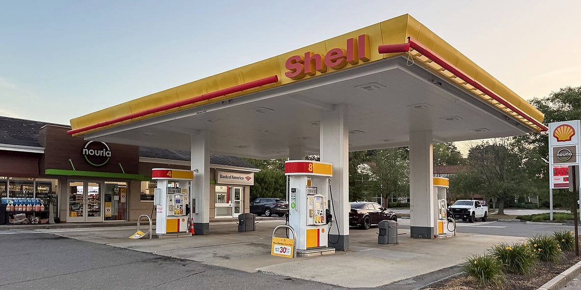 ESG news regarding Shell profits hitting $6.9bn amid global conflict, Japan and UAE strengthening strategic energy ties, Norway reopening North Sea gasfields to bolster European energy, and Eni unlocking key Indonesian gas discovery via Geliga-1 well.