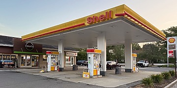 ESG news regarding Shell profits hitting $6.9bn amid global conflict, Japan and UAE strengthening strategic energy ties, Norway reopening North Sea gasfields to bolster European energy, and Eni unlocking key Indonesian gas discovery via Geliga-1 well.