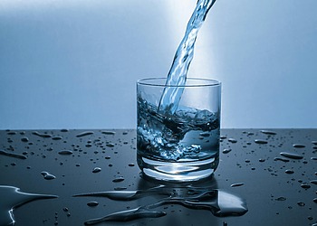 ESG news regarding stricter water protections law in the EU, France’s $27 billion African investment, Egypt’s $1.5 billion loan agreement, and Europe’s dependence on US oil imports