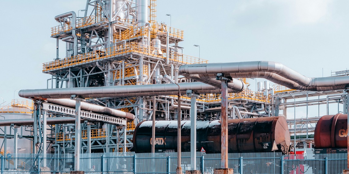 ESG news regarding the EU considering domestic gas drilling, Microsoft cutting climate targets, Bangladesh's push for solar, and the EC’s call for CSRD feedback