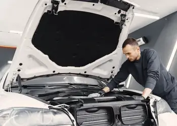 Mechanic check the Catalytic Converter