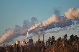 ESG news regarding India’s plans to reduce nuclear reactor exclusion zones, the EU’s proposal to expand free carbon permits for industry, growing European investment in the electric vehicle sector, and the rapid expansion of renewable energy projects paired with battery storage across Europe.
