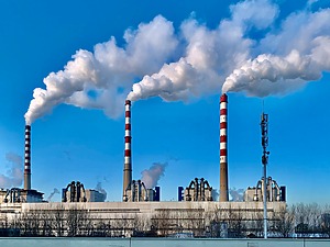 ESG news regarding Norway pausing funding to UN Environment Programme as plastic treaty faces prolonged delay, Saudi Aramco navigating Hormuz blockade with Red Sea export shift, Australian ministers demanding datacentres fully offset surging energy use, and EPA speeding up clean air permitting process for large industrial polluters.