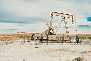 ESG news regarding EU awarding €400m to 65 clean heat projects, Moscow warning Armenia of gas price hikes if it deserts Russian blocs, hundreds of homes without water in Kent and Sussex after South East Water outages, and Santos refocusing on key regions to cut costs amid global energy crunch.