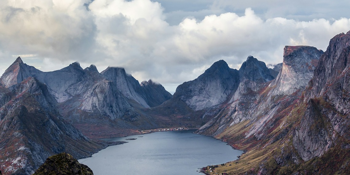 ESG news regarding Norway’s fish farming and its growing nutrient pollution problem, EU planning expanded free emissions permits to ease industry costs, methane emissions staying near record highs despite available solutions, and Chile landfill leading global methane emissions from human-made sites.