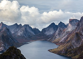 ESG news regarding Norway’s fish farming and its growing nutrient pollution problem, EU planning expanded free emissions permits to ease industry costs, methane emissions staying near record highs despite available solutions, and Chile landfill leading global methane emissions from human-made sites.