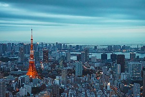 ESG news regarding Shell profits hitting $6.9bn amid global conflict, Japan and UAE strengthening strategic energy ties, Norway reopening North Sea gasfields to bolster European energy, and Eni unlocking key Indonesian gas discovery via Geliga-1 well. 