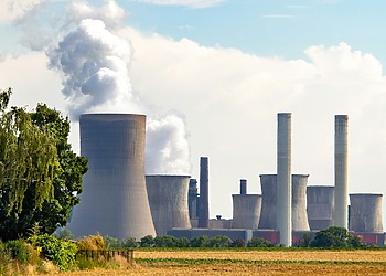 ESG news regarding Sizewell C nuclear plant cost outweighing household benefits for decades, Indonesia centralizing key commodity exports via sole state enterprise, Britain facing £260bn annual cost by 2050 without heavy climate resilience investment, and maintenance workers striking at Australian LNG export plants.