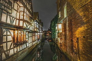 ESG news regarding EU awarding €400m to 65 clean heat projects, Moscow warning Armenia of gas price hikes if it deserts Russian blocs, hundreds of homes without water in Kent and Sussex after South East Water outages, and Santos refocusing on key regions to cut costs amid global energy crunch.