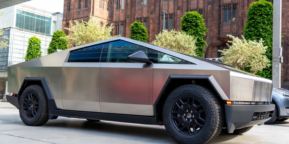 ESG news regarding Tesla self-driving vehicles scandal, S&P Global new ESG oversight dataset, EU-China breaking trade deficit records, and xAI vs OpenAI lawsuit.