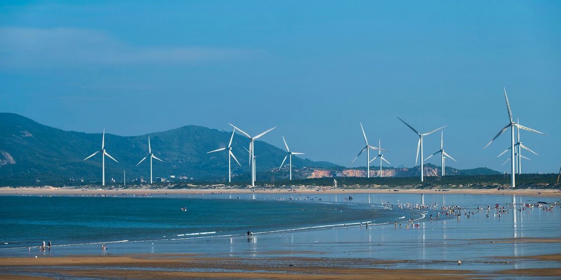 ESG news regarding China's record renewable energy IPO, stronger EU carbon market price controls, declining water levels at Hungary's Lake Velence, and rising subsidence risks for homes across southern England due to climate change.