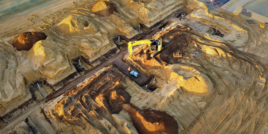ESG news regarding labor unrest putting pressure on Australia’s mining and LNG industries, UK watchdog banning fashion ads over unproven recycling claims, EU deepening regional partnerships through new connectivity agenda, and London air pollution deaths falling 40% in five years.