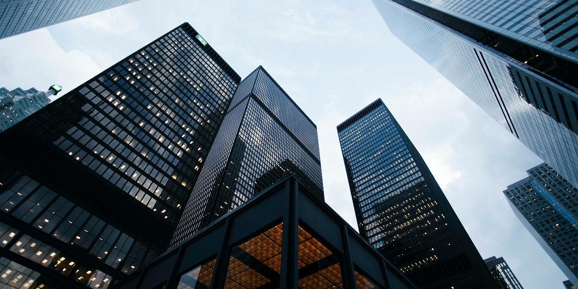 ESG news regarding world banks increasing annual fossil fuel support to $906bn, EU redesigning climate strategy with sharper focus for COP31, world’s first wind-powered underwater data center launching in Shanghai, and Canada unveiling C$150 million loan program to support domestic airlines.
