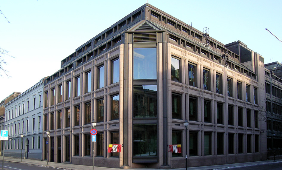 The facade of Norges Bank headquarters.