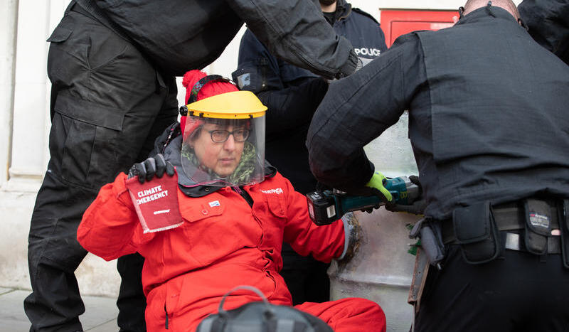 100 Greenpeace activists delivered 500 solar panels with a total area of over 800 square metres to BP’s London Headquarters in St James’ Square. All six office doors around the building have been blocked with activists locked to dirty oil barrels to prevent staff from entering. Photo Credit: © Suzanne Plunkett / Greenpeace